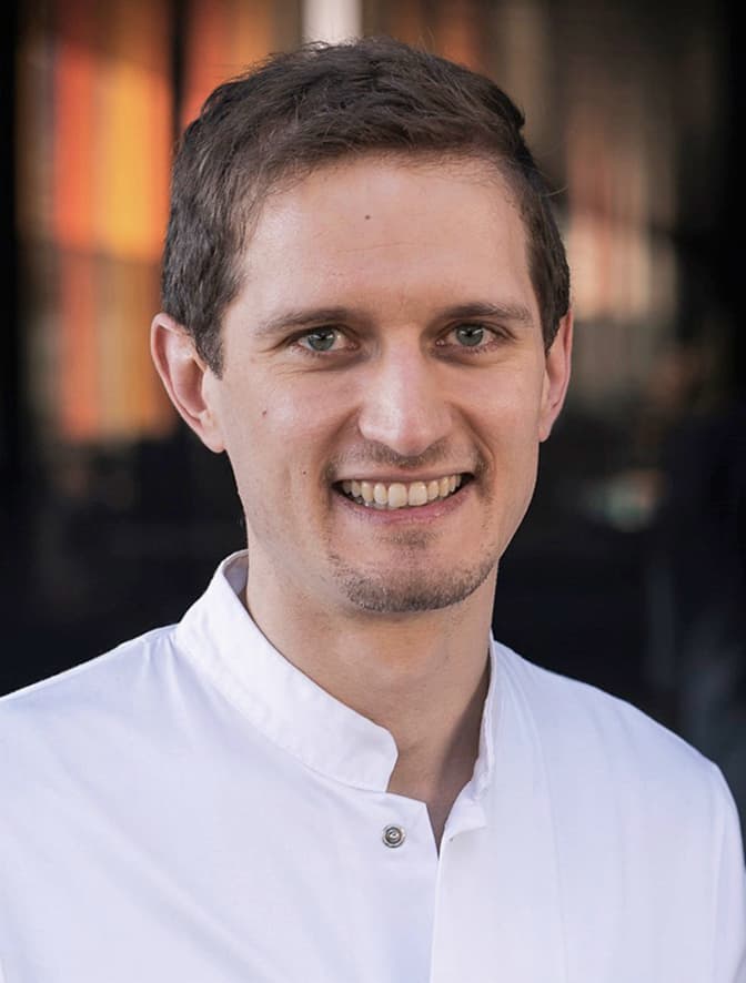 Dr Sebastian J Reinstadler